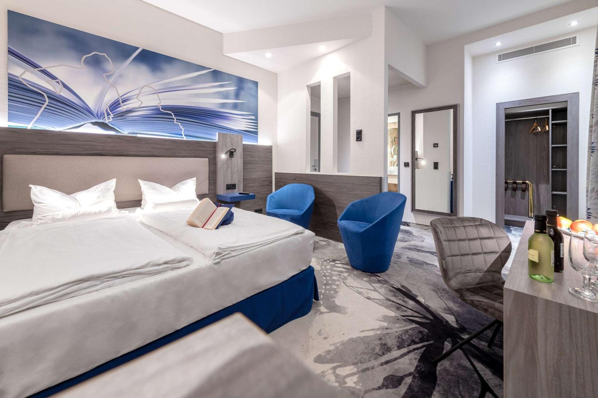 Executive Double Room with Double Bed and Courtyard View,1641720470:JPEG